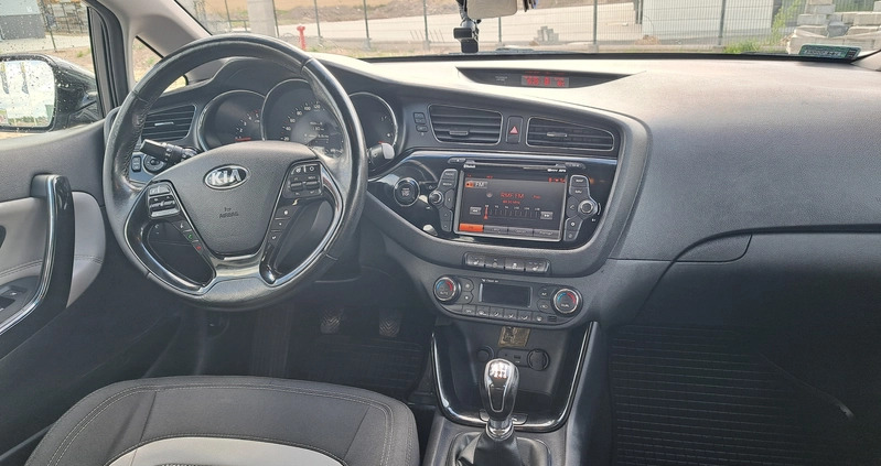 Kia Ceed cena 29500 przebieg: 230000, rok produkcji 2012 z Koprzywnica małe 277